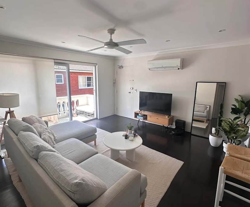 Unfurnished room in a flatshare