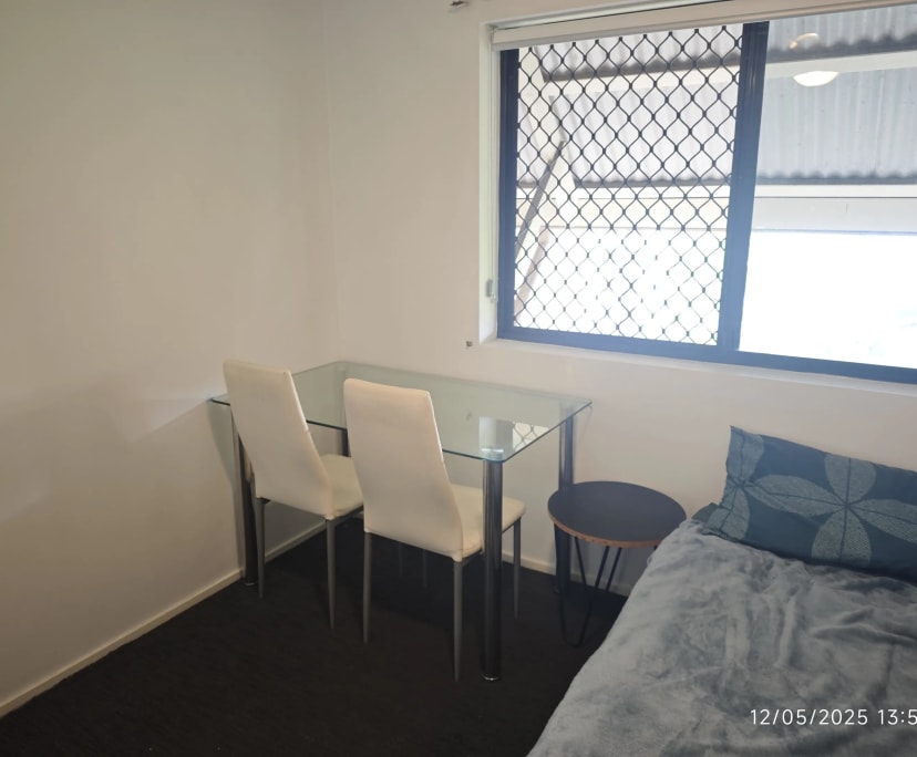 Furnished room with ensuite in a flatshare