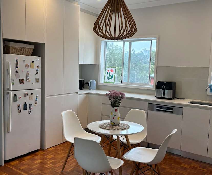 Furnished room in a flatshare