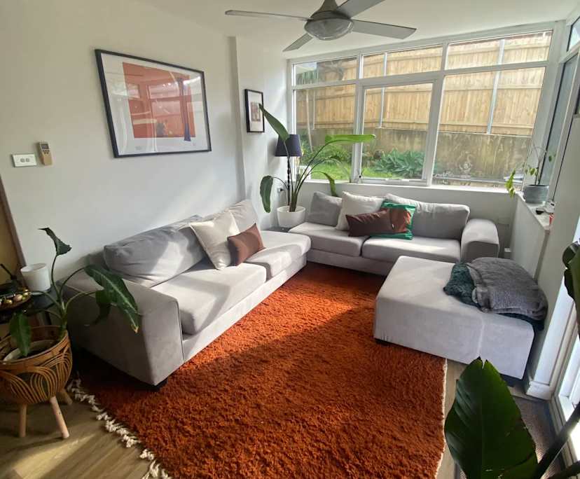 Furnished room in a flatshare