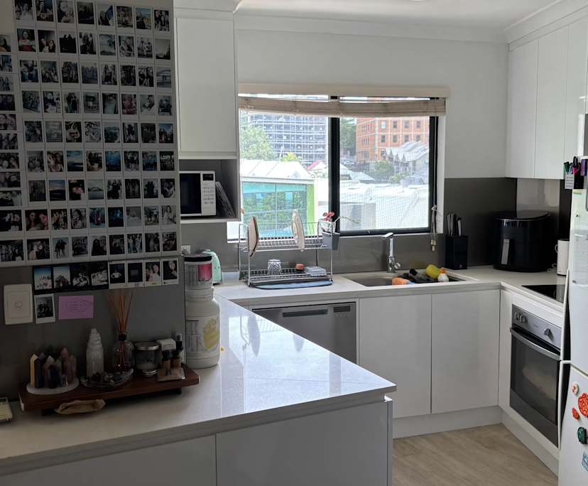 $350, Flatshare, 2 bathrooms, Spring Hill QLD 4000