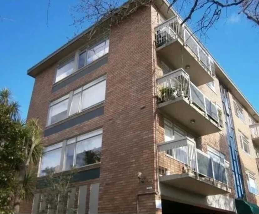 Unfurnished room in a flatshare