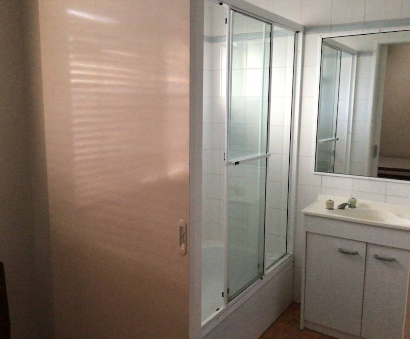 Furnished room with ensuite in a flatshare