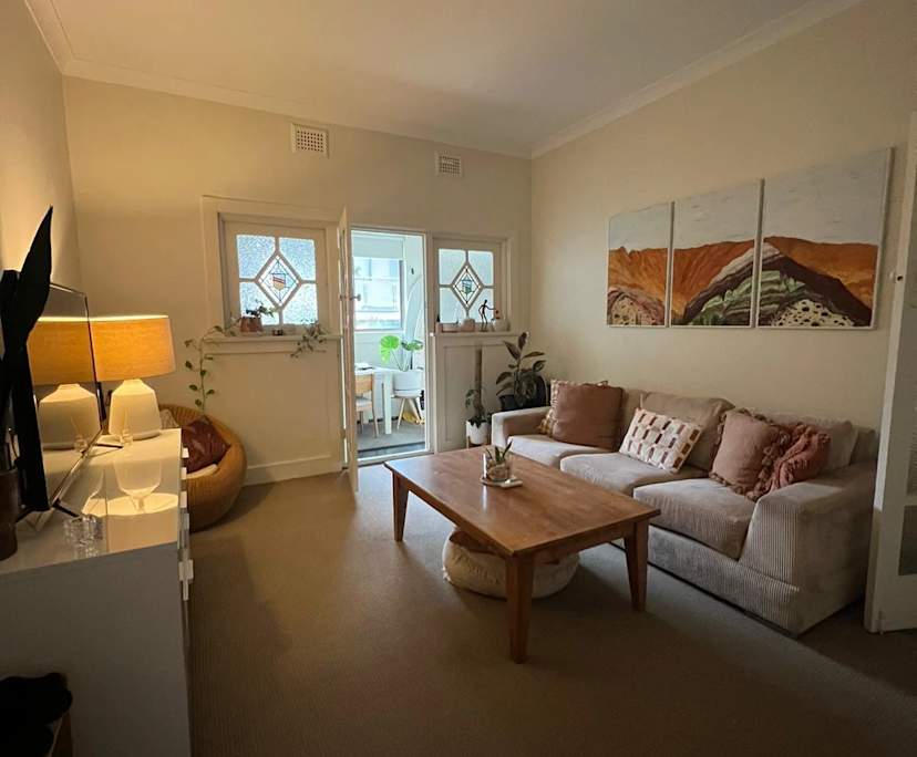Furnished room in a flatshare