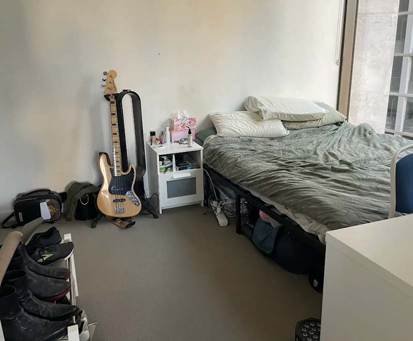 Unfurnished room in a flatshare