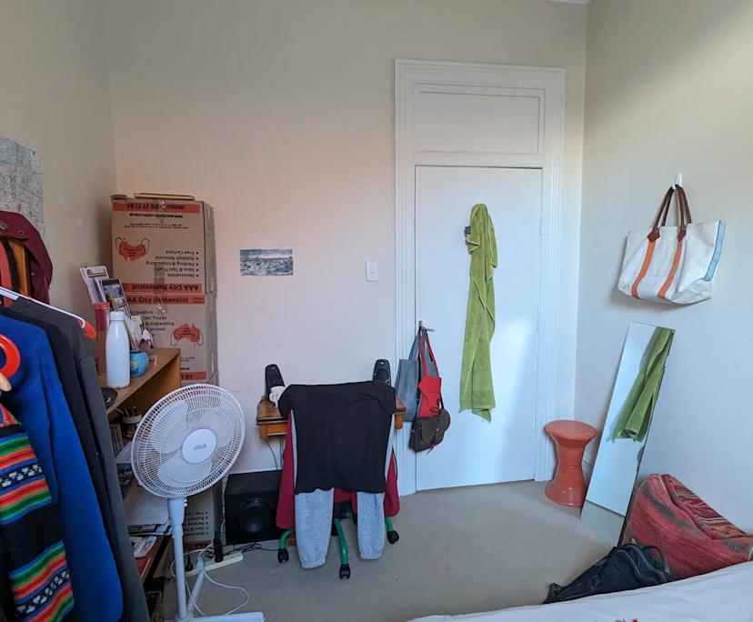 Room in a share house