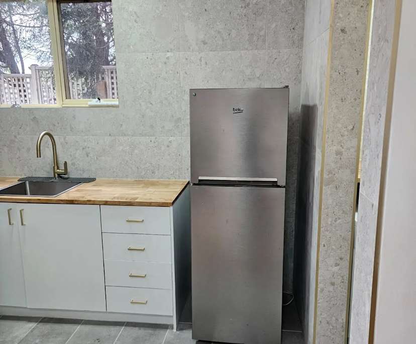 $490, 1-bed, 1 bathroom, Flemington VIC 3031