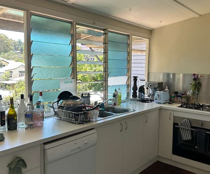 Room in a share house