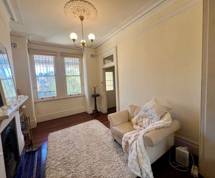 Room in a share house