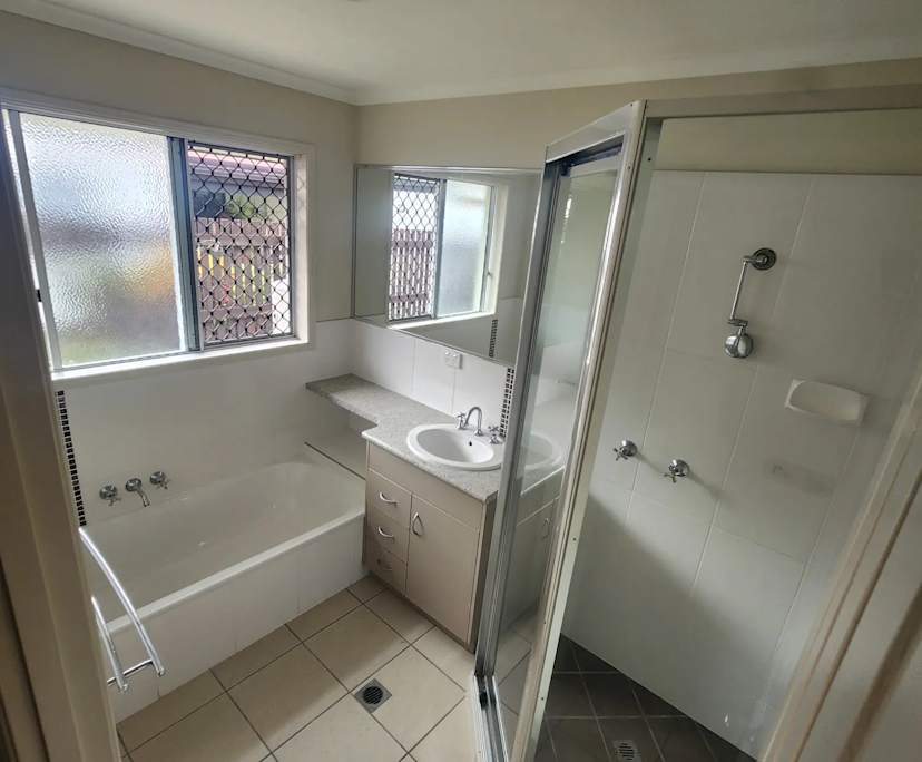 $280, Share-house, 4 bathrooms, Glenella QLD 4740