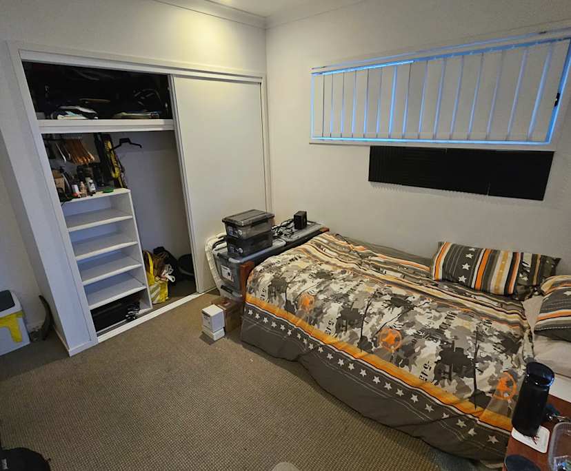 Room in a share house