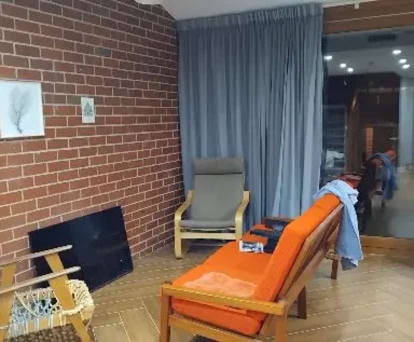 Unfurnished room in a flatshare