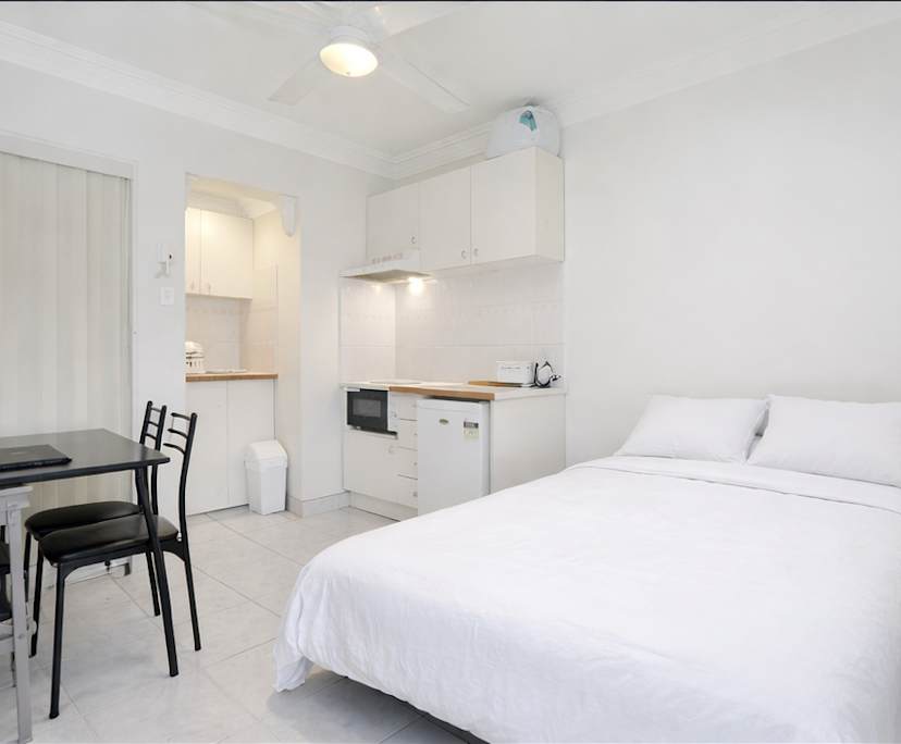$545, Studio, 1 bathroom, Newtown NSW 2042