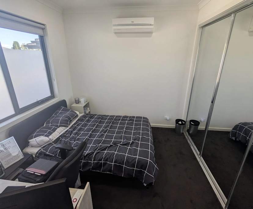 Room in a share house
