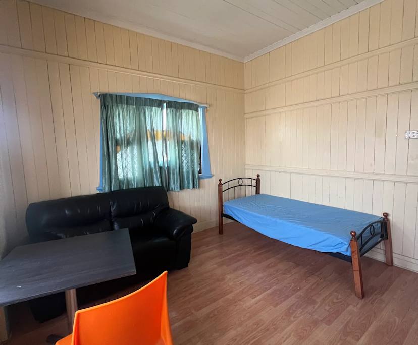 Room in a share house