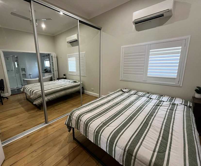 $385, Share-house, 4 bathrooms, Stones Corner QLD 4120