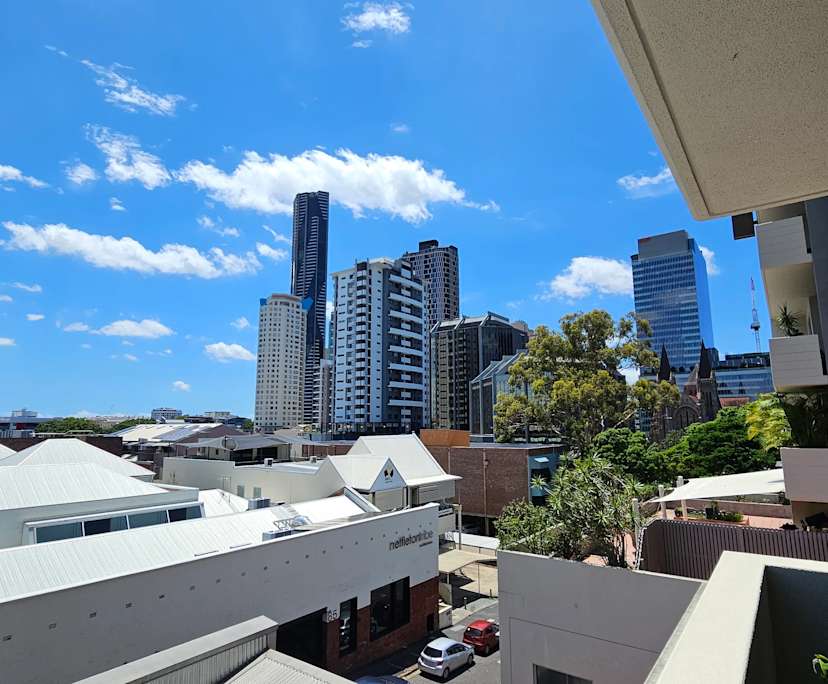 $390, Flatshare, 2 bathrooms, Spring Hill QLD 4000