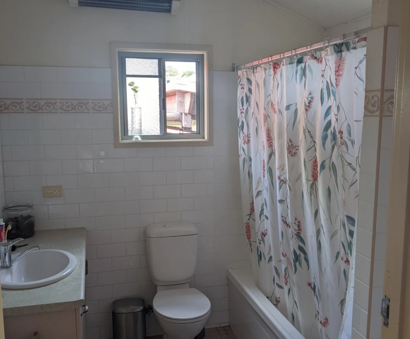 $160, Share-house, 3 bathrooms, Milton QLD 4064