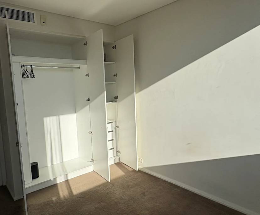 Unfurnished room in a flatshare