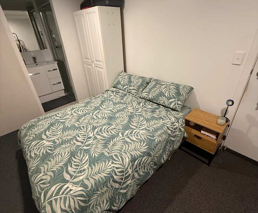 Furnished room with ensuite in a flatshare