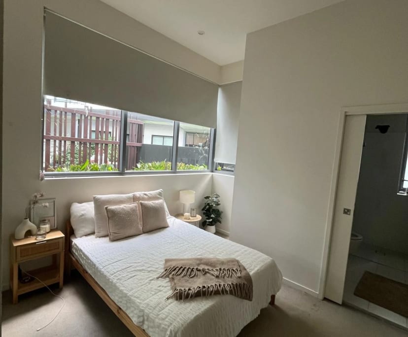 Furnished room with ensuite in a flatshare