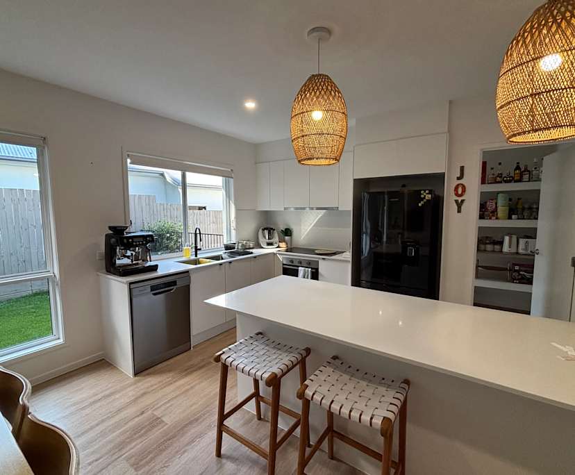 $350, Homestay, 4 bathrooms, Nambour QLD 4560