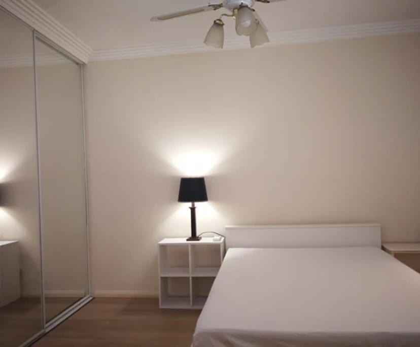 $350, Flatshare, 4 bathrooms, Surfers Paradise QLD 4217