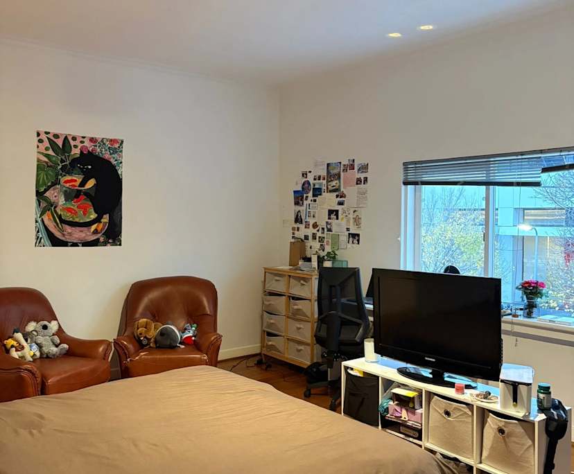 Unfurnished room with own bathroom