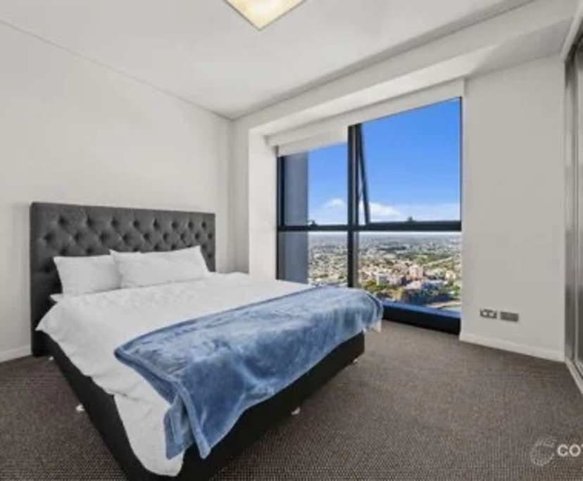 Furnished room with ensuite in a flatshare