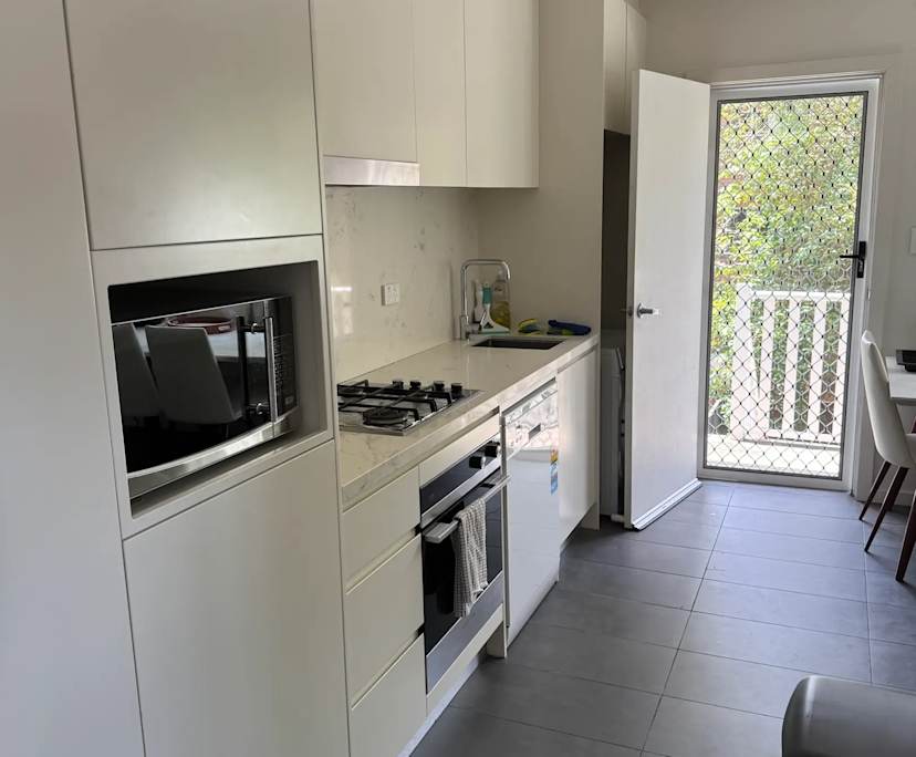 $750, 1-bed, 1 bathroom, Arncliffe NSW 2205