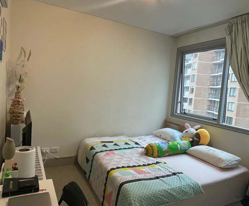 Furnished room in a flatshare