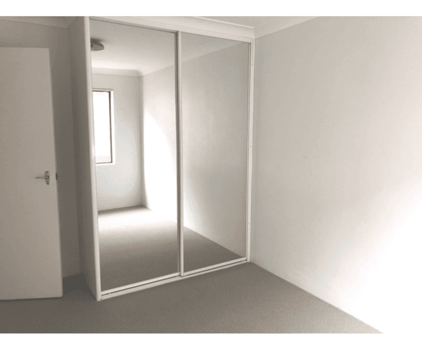 Room for Rent in Wollongong, Wollongong 260, Unfu...
