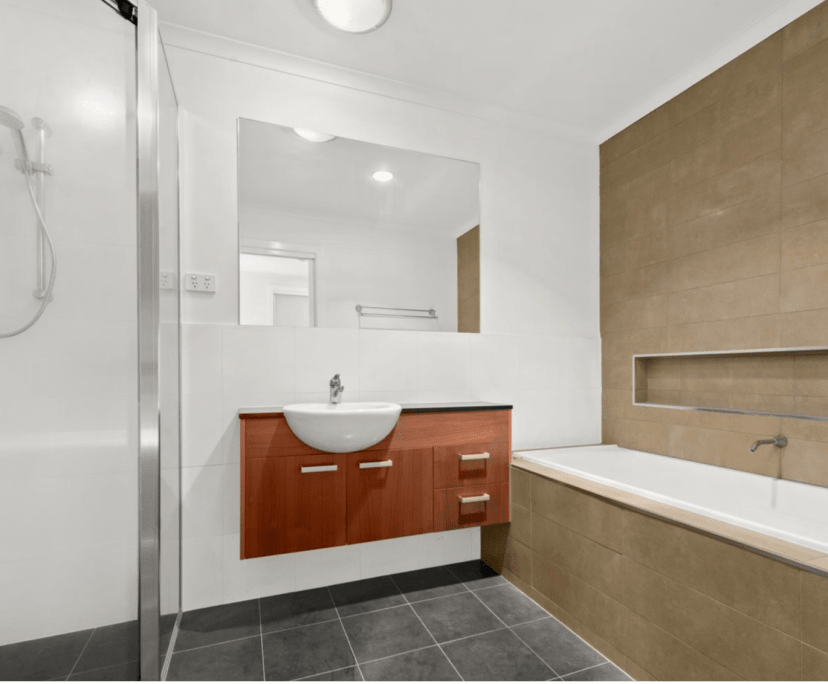 Furnished room with own bathroom