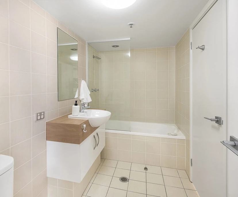 $800, 1-bed, 1 bathroom, Spring Hill QLD 4000