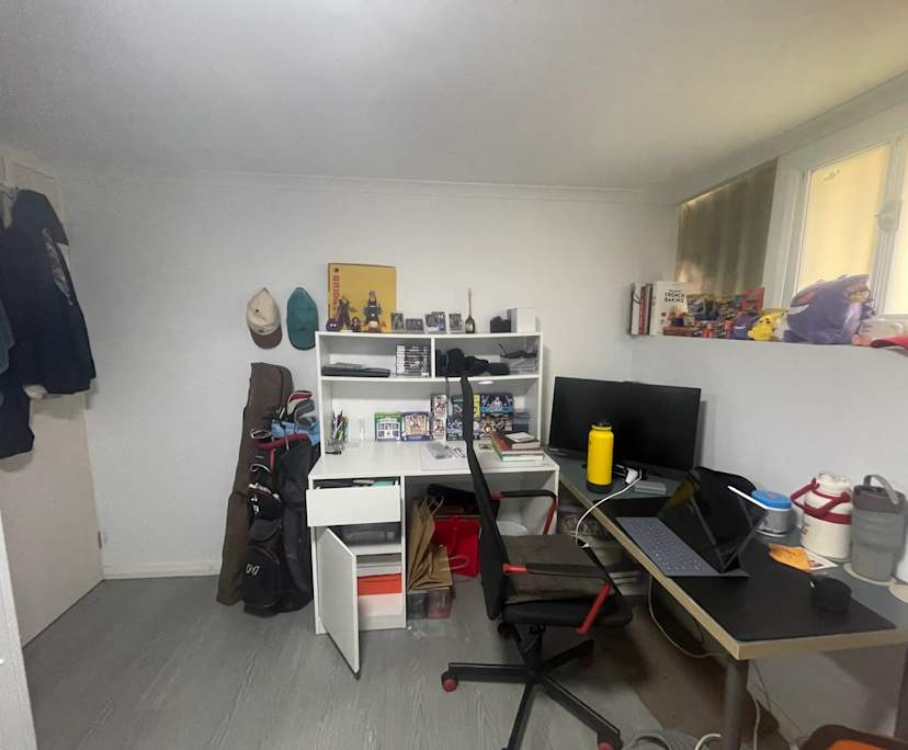 Furnished room in a share house