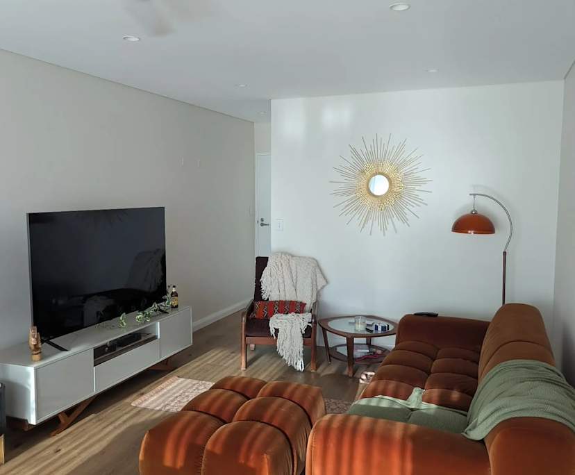 Furnished room in a flatshare