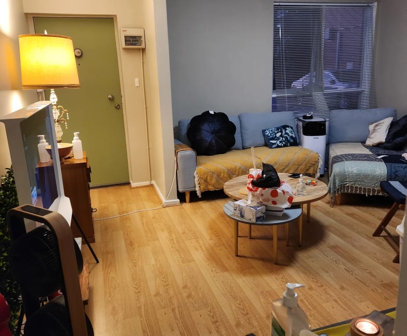 Furnished room in a flatshare