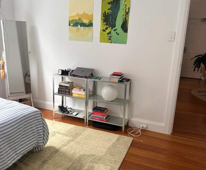 Furnished room in a flatshare
