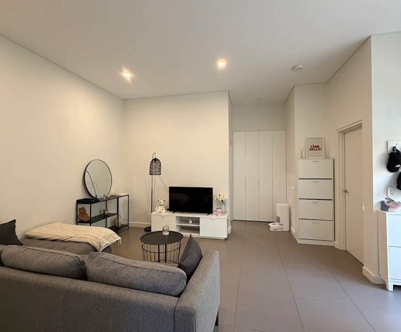 Furnished room in a flatshare