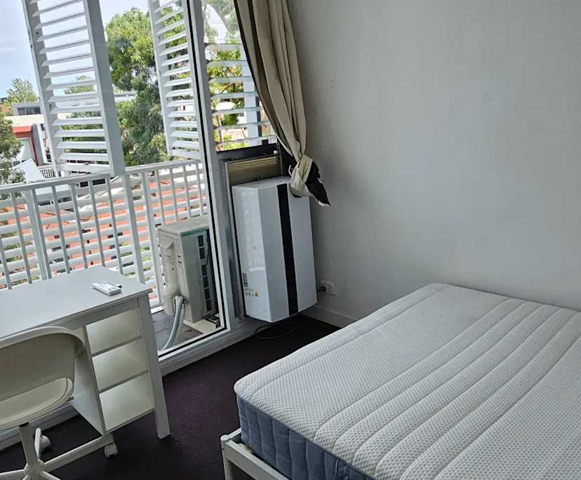 Furnished room in a flatshare