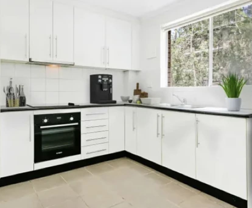Furnished room in a flatshare