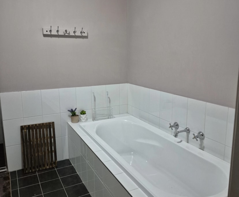 $200, Homestay, 3 bathrooms, Ropes Crossing NSW 2760