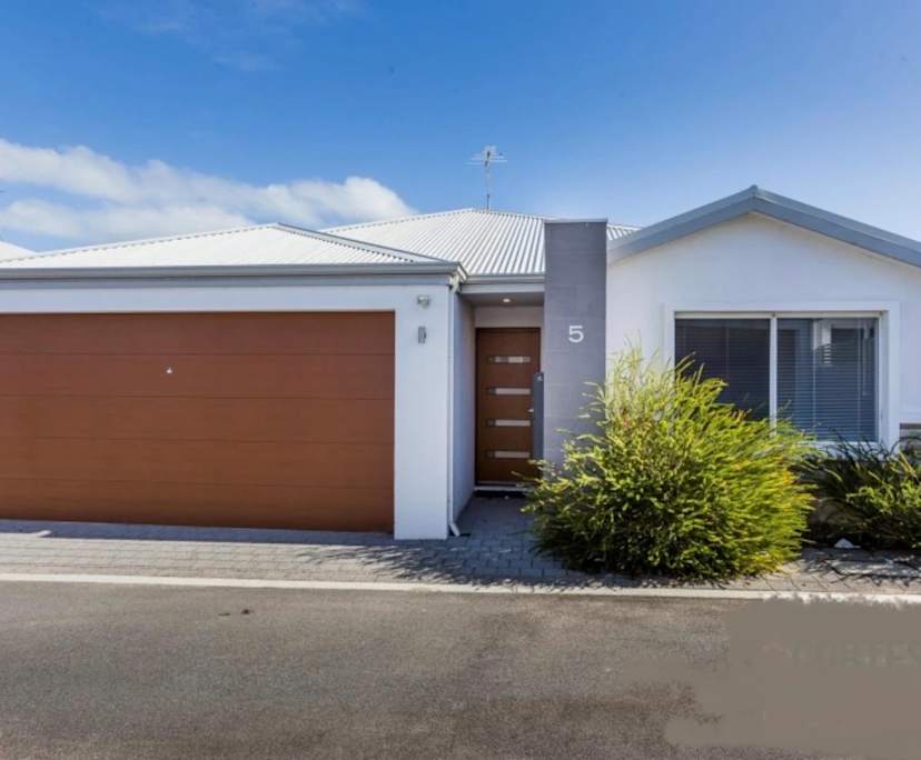 Unfurnished room with own bathroom