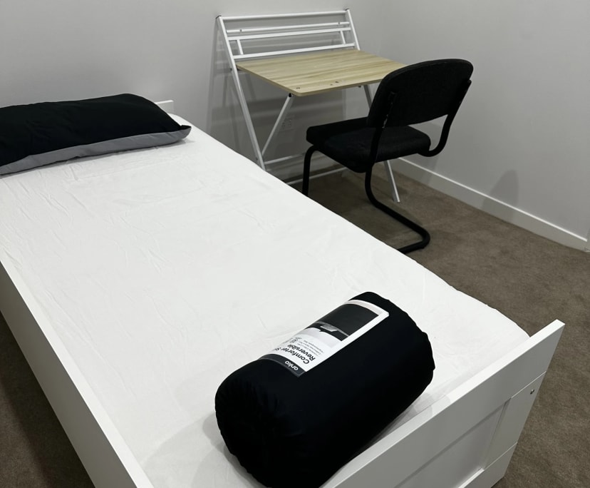 Furnished room in a flatshare
