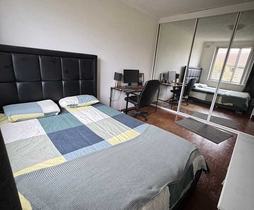 Furnished room in a flatshare