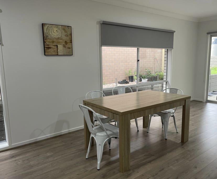 3 Rooms for Rent in Greenbank, Brisbane 250350,