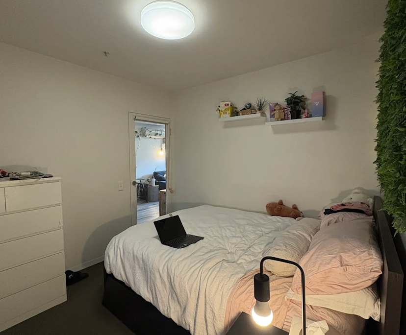 Unfurnished room in a flatshare