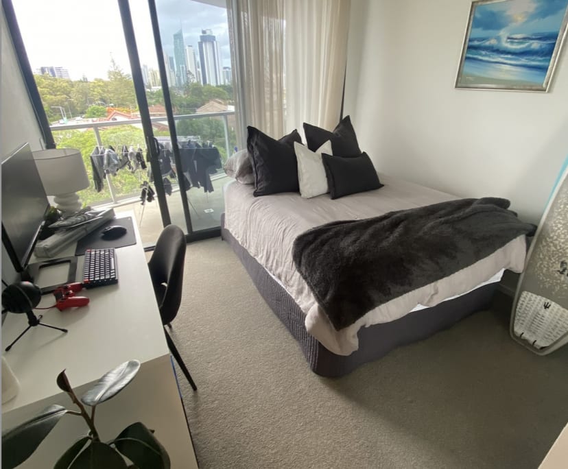 $350, Flatshare, 2 bathrooms, Broadbeach QLD 4218