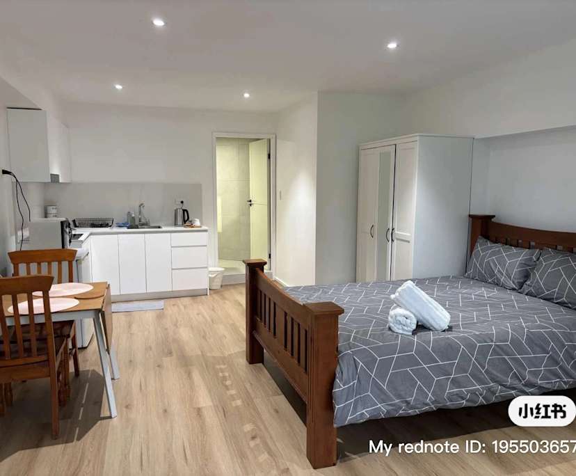 Room studio flat for rent