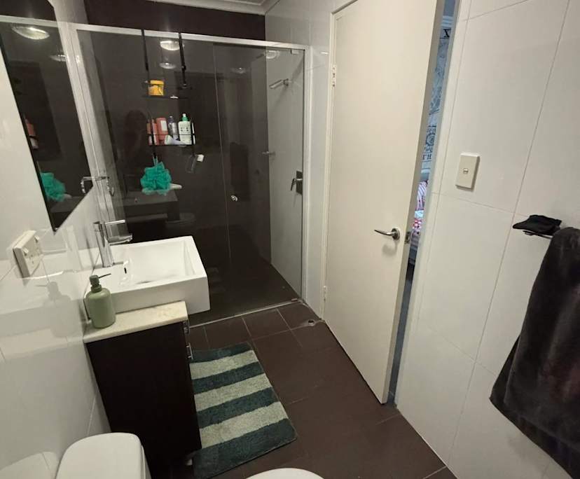 Furnished room with ensuite in a flatshare
